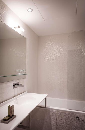 Bathroom 3, Hotel Legend, Paris