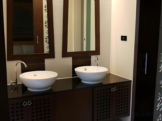 Bathroom 4, D&D Inn Khaosan, Phra Nakhon