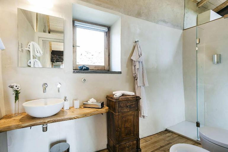 Bathroom 4, Monaci delle Terre Nere, Catania