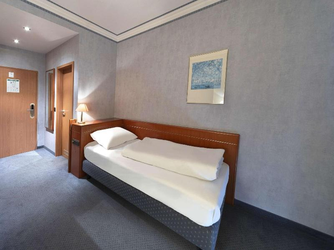 Bedroom 4, B&B HOTEL Gotha-Hbf, Gotha