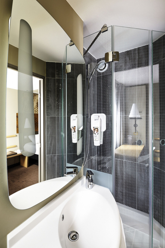 Bathroom 4, ibis Paris Gare du Nord Chateau Landon 10th, Paris