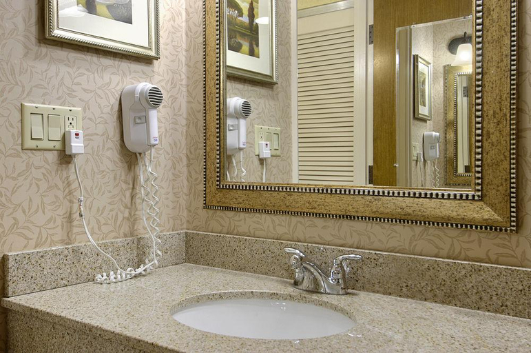 Bathroom 4, Red Lion Hotel Kennewick Columbia Center, Benton