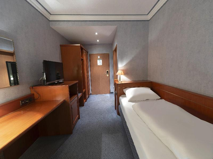 Bedroom 5, B&B HOTEL Gotha-Hbf, Gotha