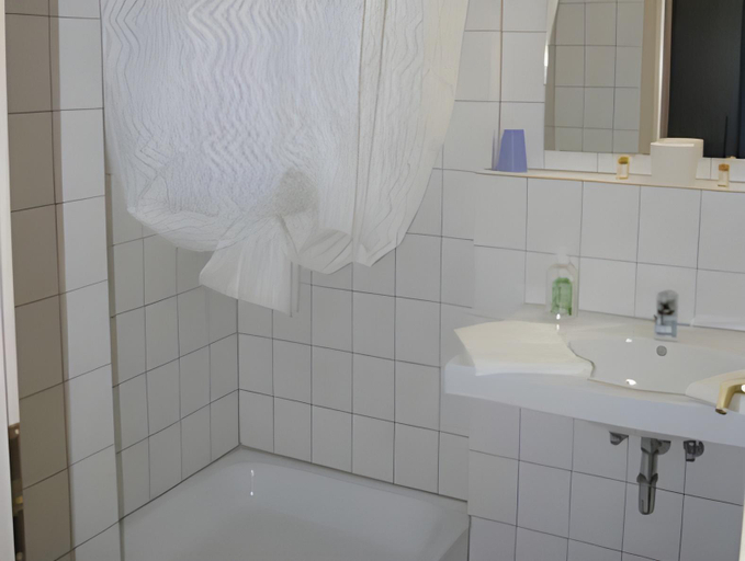 Bathroom 4, Hotel Weissach Am Neuenbuhl, Böblingen