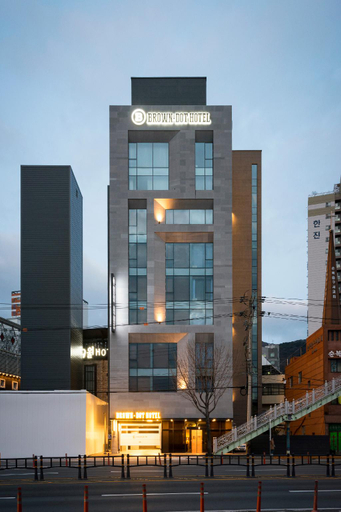 Exterior & Views