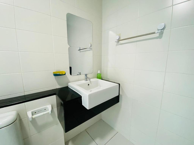 Bathroom 5, Trefoil Setia Alam by DeUrban, Shah Alam