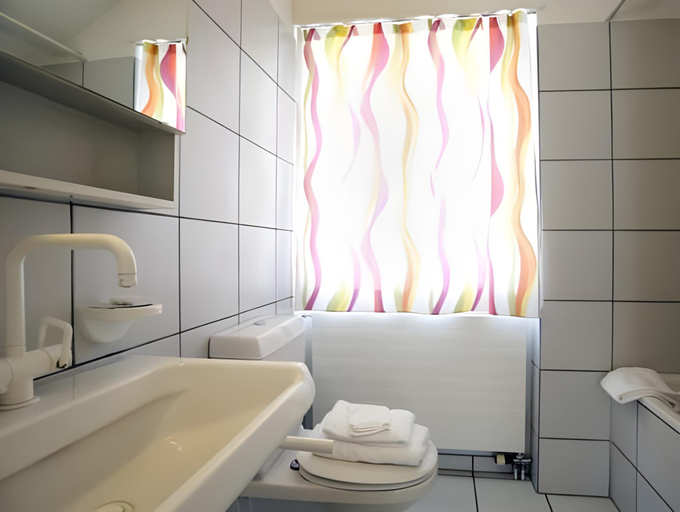 Bathroom 3, Hotel Ochsen - Self Check-in, Uster