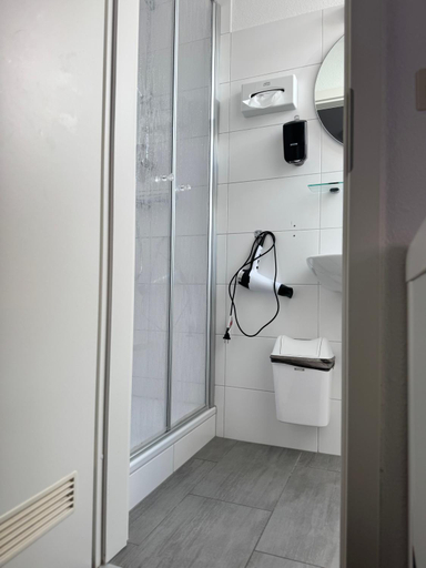 Bathroom 3, Greetsieler Borse, Aurich