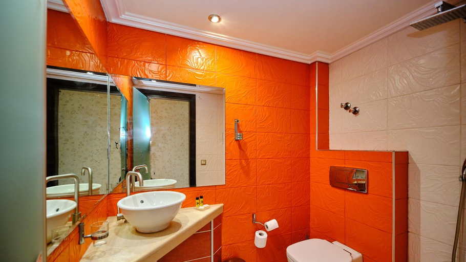 Bathroom 3, Agathoupoli beach, Central Macedonia