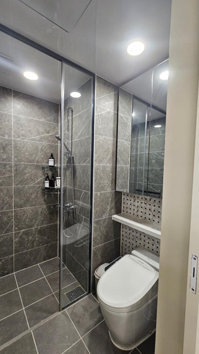 Bathroom, SWITZEN KCC ocean view, Suyeong