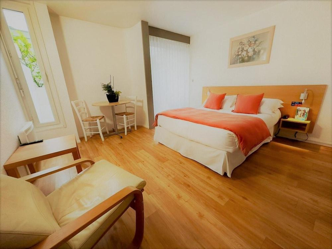 Others 4, hotel thermes les Ecureuils, Landes