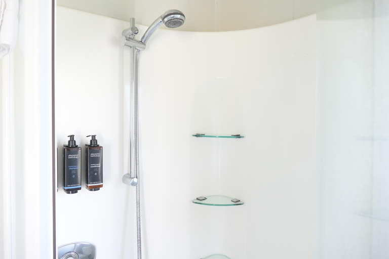 Bathroom 3, Whakatane Holiday Park, Whakatane