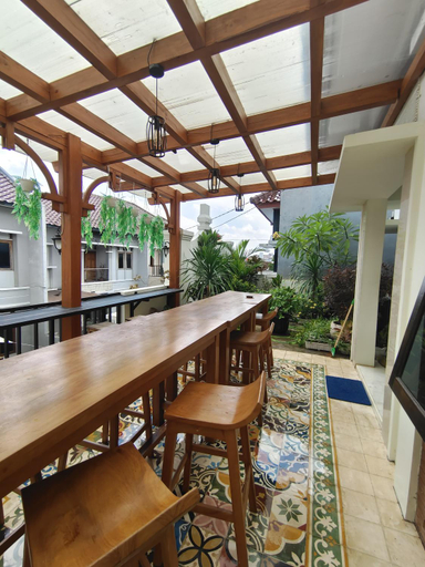 Food & Drinks 4, Balmoral House Ambarukmo (Syariah), Sleman
