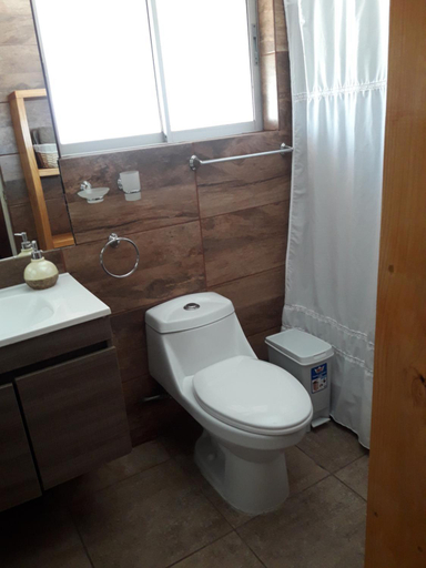 Bathroom 3, Hostal Arce Marron, Valparaíso