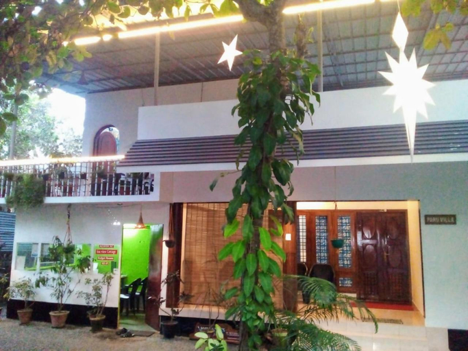 Exterior & Views