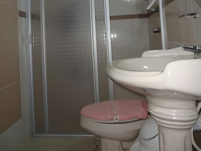 Bathroom 3, El Hogar de Carmelita, Guanajuato