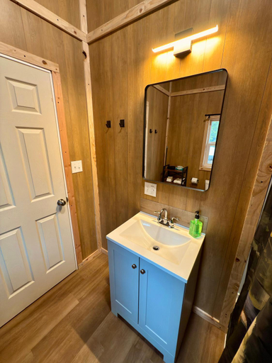 Bathroom 5, Roberts Lodge, Southeast Fairbanks