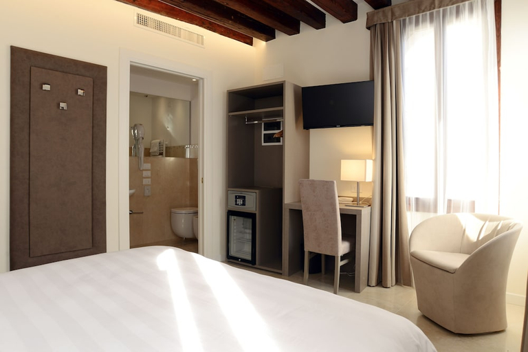 Bedroom 2, Leone Hotel, Venezia