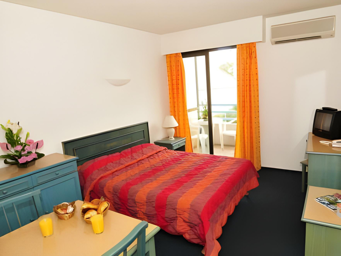 Bedroom 3, Residhotel Les Coralynes, Alpes-Maritimes