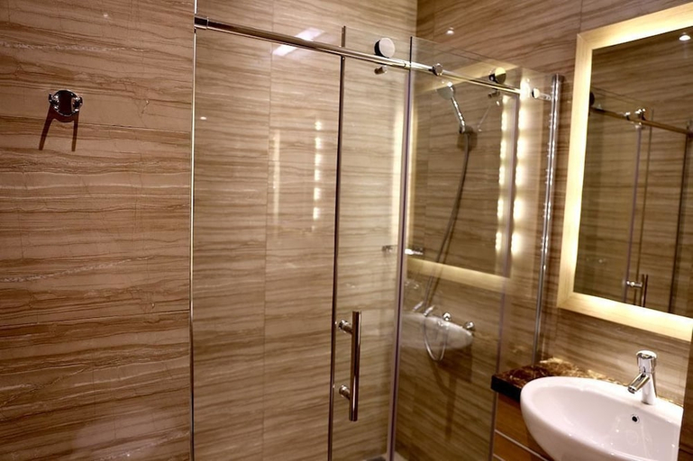 Bathroom 3, Grand Citihub Hotel at Panakkukang, Makassar
