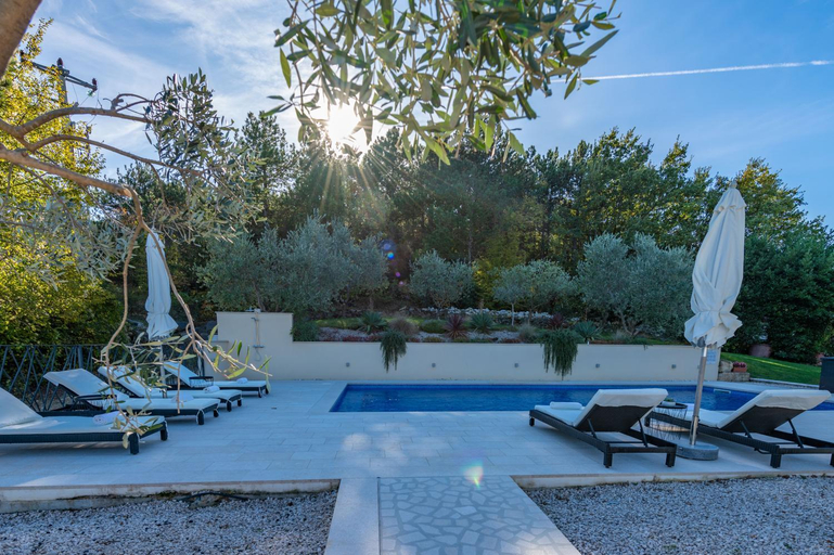 Sport & Beauty 2, Villa Viktor, a wonderful rustic villa close to the beach, Labin