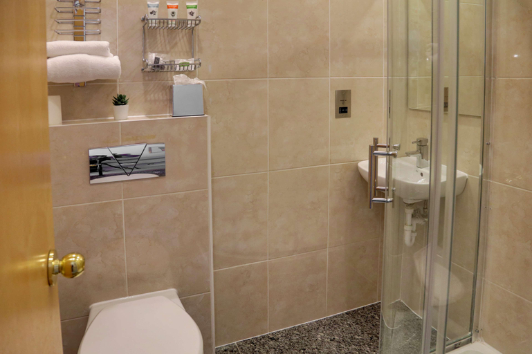Bathroom 5, Best Western Corona, London