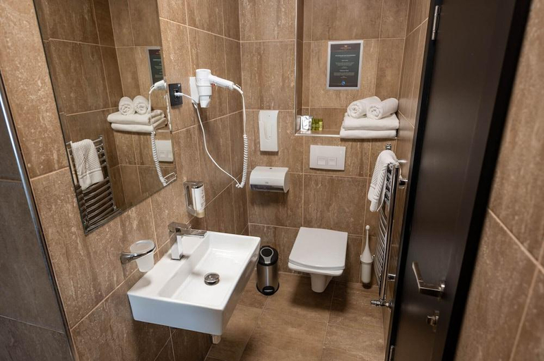 Bathroom 5, Amsterdam Hotel Pool & SPA, Belgrade