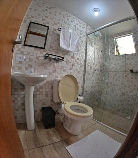 Bathroom 3, Container Hospedaria Paraty, Parati