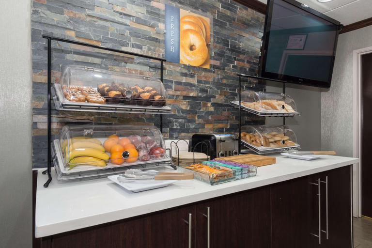 Food & Drinks 5, Best Western Plus Pineville-Charlotte South, Mecklenburg