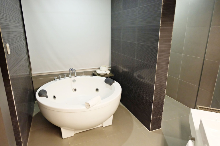 Bathroom 5, Astoria Boracay, Malay