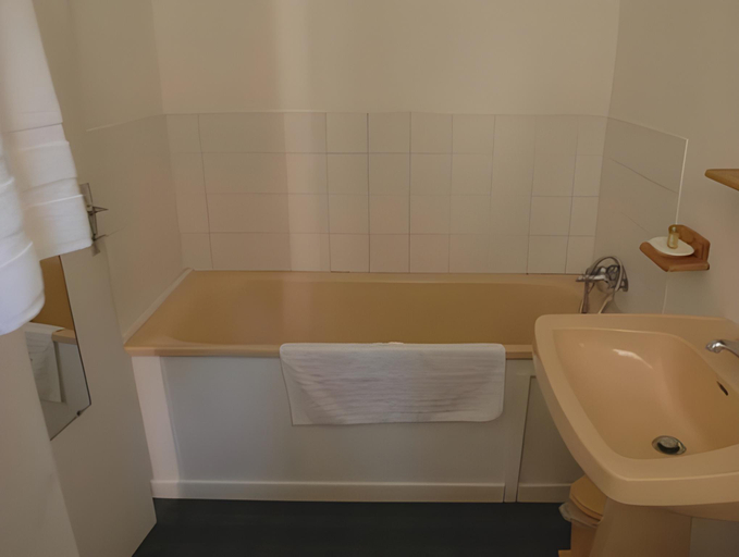 Bathroom 3, Le Lurton, Indre-et-Loire