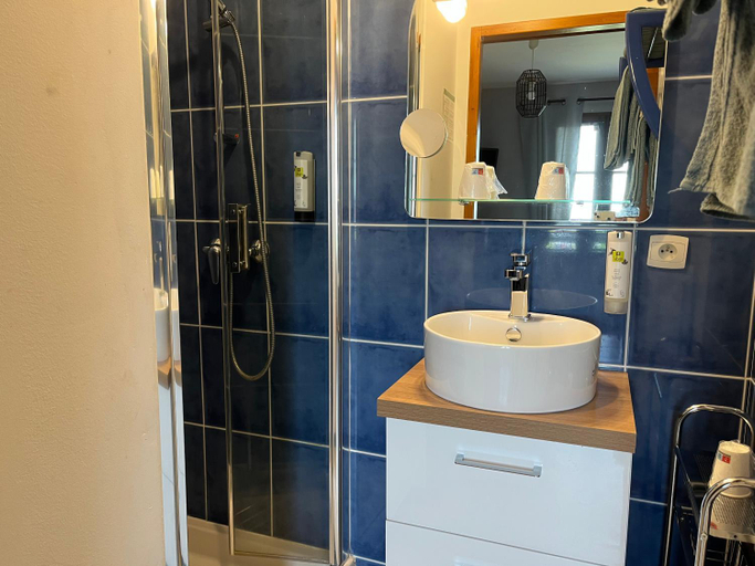Bathroom 4, Logis Hotel les Confins du Perche, Sarthe