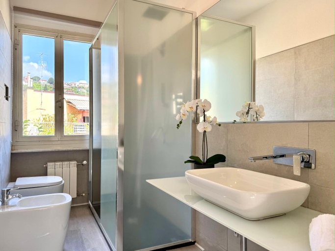 Bathroom 3, Farmer's rooms, La Spezia
