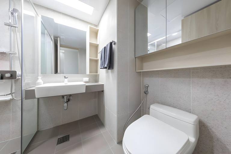 Bathroom 2, Sokcho Summit Bay Room 1908, Goseong