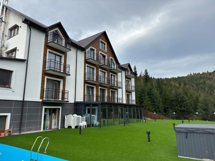 Exterior & Views