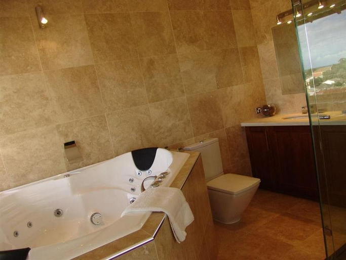 Bathroom 3, Vue Grand Hotel, Queenscliffe