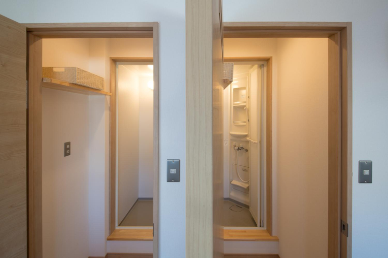 Bathroom 1, Shioya Hostel, Akune