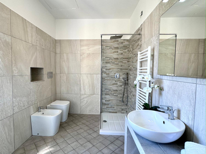 Bathroom 2, Farmer's rooms, La Spezia