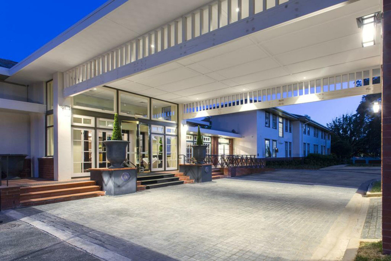 Exterior & Views 2, Hotel Kurrajong Canberra, Canberra