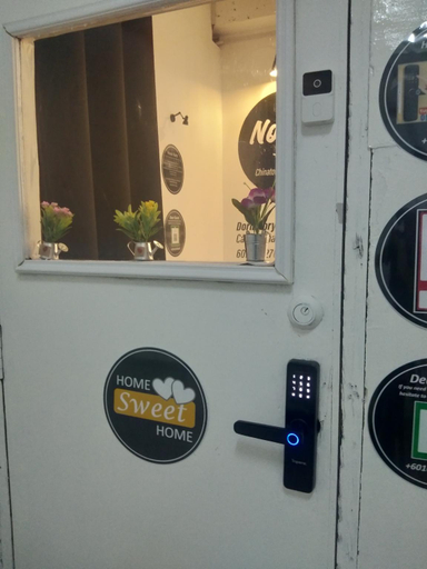 Entrance 3, NONEE GUESTHOUSE, Kuala Lumpur