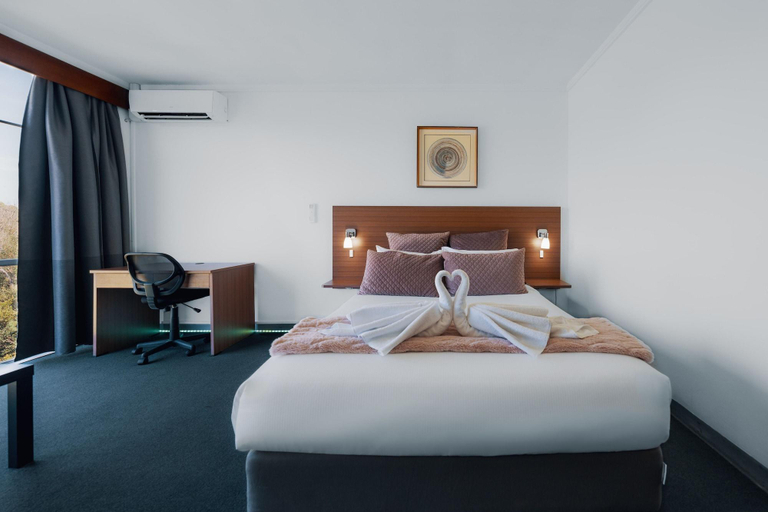 Bedroom 2, The Select Inn Ryde, Sydney