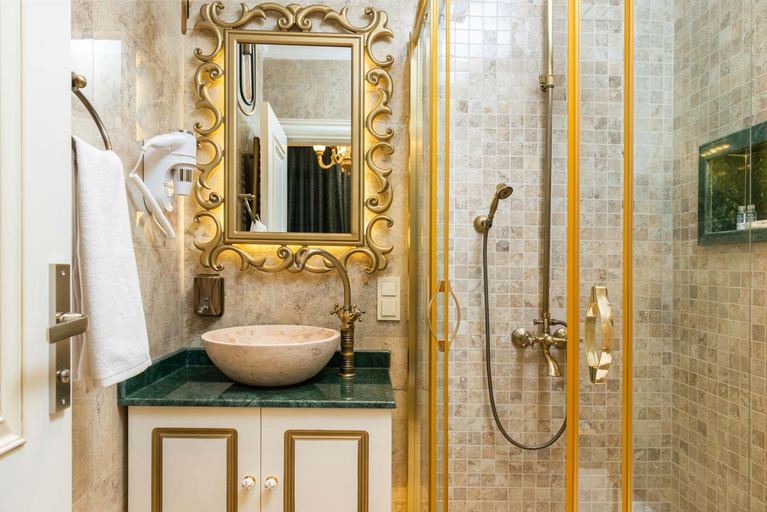 Bathroom 5, Begonville 2 Mansion Oldcity, Fatih
