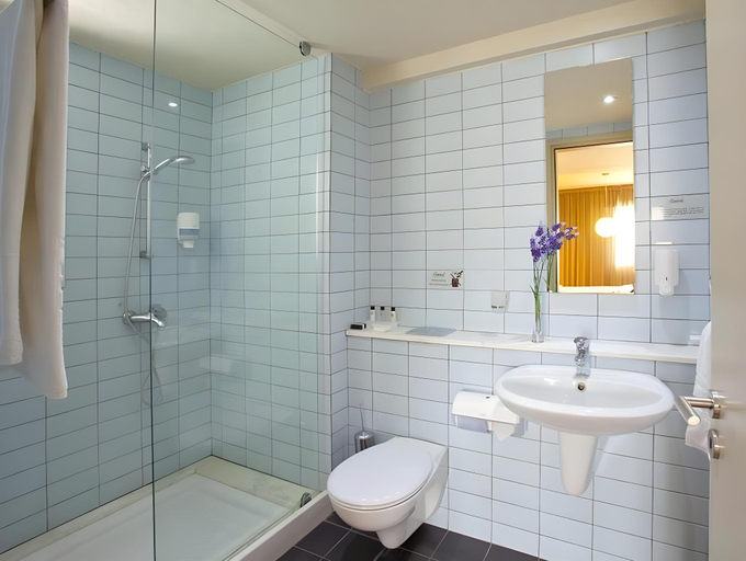 Bathroom 4, Almond Business Hotel