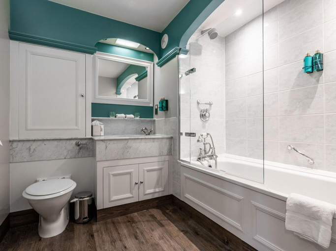 Bathroom 4, Buckingham Villiers Hotel, Buckinghamshire