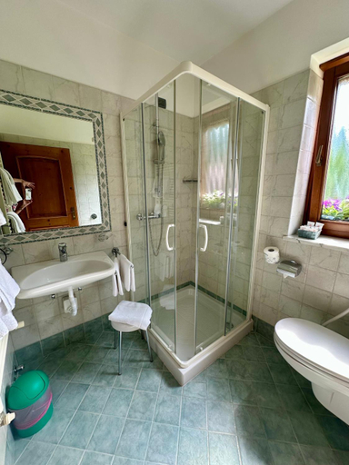 Bathroom, Hotel Garni Il Cirmolo, Belluno