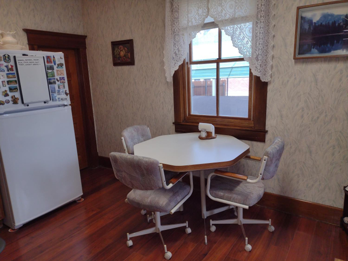 Others 3, Quiet FULL-SIZE bed close to town 420 friendly, Las Animas