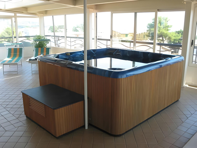 Others 5, Hotel President, Chieti