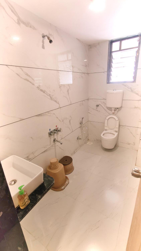 Bathroom 5, Hotel 9 Coin, Ahmadnagar