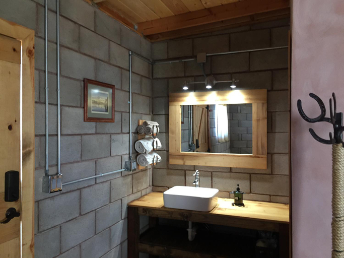 Bathroom 3, Sn Tony Hotel & Spa, Ensenada