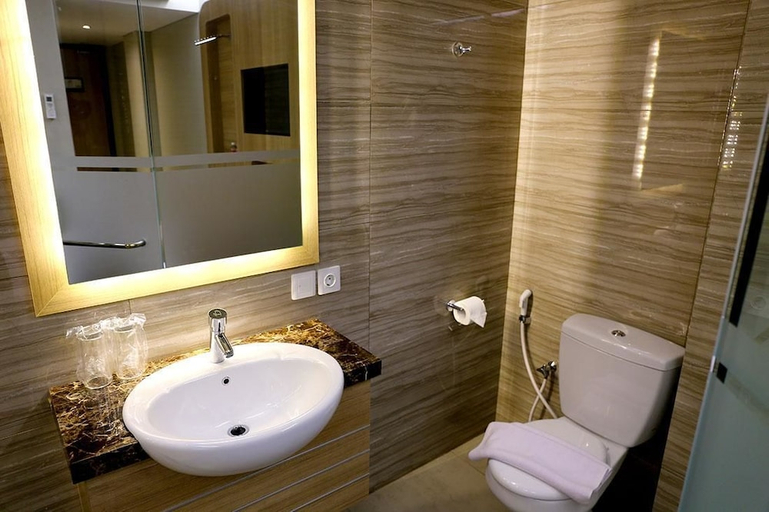 Bathroom 3, Grand Citihub Hotel at Panakkukang, Makassar